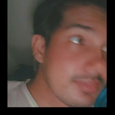 Captainknows__'s profile picture. Fan of Shah Rukh Khan| Met him 5 times, Got reply on twitter | Main ID: @captainknows_