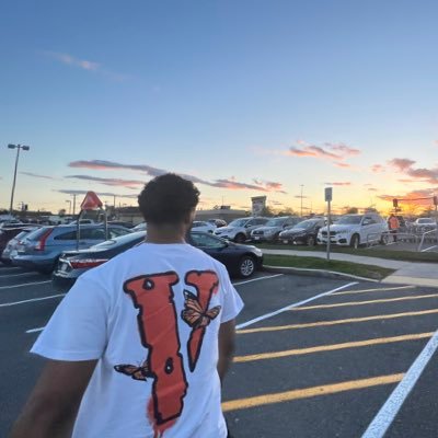 44mph's profile picture. odd features 📷