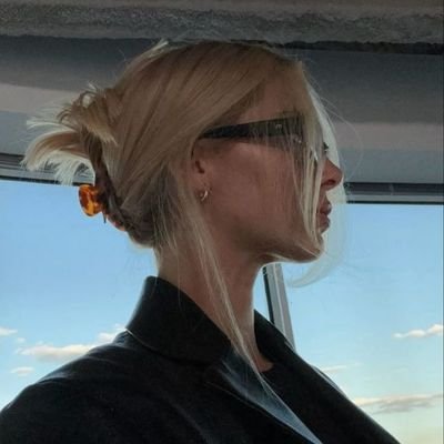 bellzhadidxs's profile picture. Kendall Jenner's wife 🌙🖤

Kim jisoo