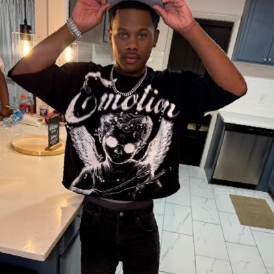 SupremeSteve_'s profile picture. 19 | bi