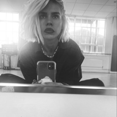 Poetryybookss's profile picture. Cate Blanchett’s and Billie Piper’s controversially young gf | lamb 22’ ✩✩