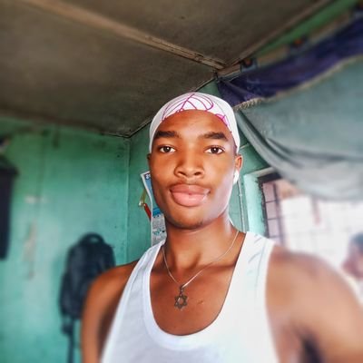 Tonychizzy001's profile picture. I’m like a human Swiss Army Knife – but with more features.💫