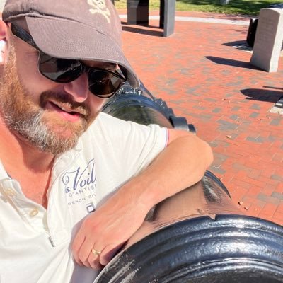 Father, Husband, Son, Brother, Black Sheep Uncle, Flâneur, Gringo, Spartan, and Brookliner. I am recovering from two decades in academia. I work in finance.