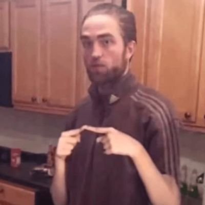 emyemyyk's profile picture.