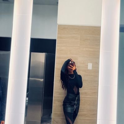 traumhaditapp's profile picture. somewhere between psycHOTic and iconic
