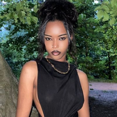 imthatmuse's profile picture. everything i want, wants me more.