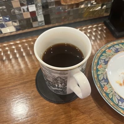 dalgomsy_'s profile picture. 진실을 알고 싶은/작은 일에 더 민감한/소소한 삶의 즐거움을 추구하는 자