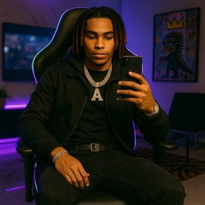 realaronactive's profile picture. Yeah she here with me .