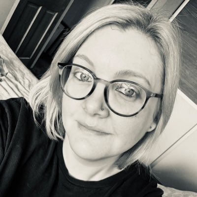 aplacetohide's profile picture. Manchester United 🔴⚪️⚫️ / Atlanta 🔴⚫️ Falcons / OP81 🧡 / Dog Mom 🐶💚 Music, gigs and anything remotely nerdy 🎶 https://t.co/kO48L7f27Z