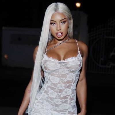 QingQimmah's profile picture. The QREW always knows where to find me 🖤 stay Qonnected