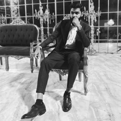 its_mhn_'s profile picture. میں بھی بہت عجیب ہوں اتنا عجیب ہوں کہ بس، خود کو تباہ کر لیا اور ملال بھی نہیں۔۔!