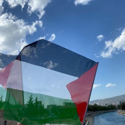 gulcn_ciftci_'s profile picture. Rabbinin her şeye şahit olması yetmez mi ? 🌸
'Gök kubbede hoş bir sadâ bırakmaktır savaşım..' 🌱