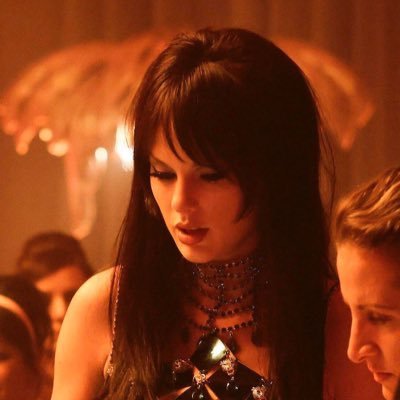 SwiftsDogKeeper's profile picture. MANS BEST FRIEND 🐶 8.29 | THE LIFE OF A SHOW GIRL ❤️‍🔥 10.3