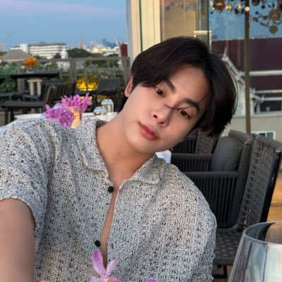 shiningmixx's profile picture. #earthmix : introvert but open to cats