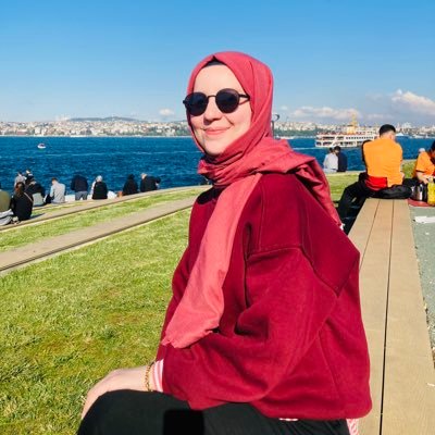 Merve04mer's profile picture. 👩‍🏫 معلمة وبلشت حب السياسة