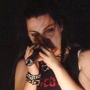 evanescence00s's profile picture. claire redfield fan account.