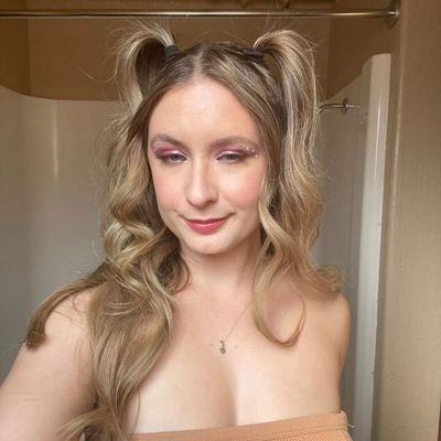 RealMe216331824's profile picture. I love y'all 💕
Am single