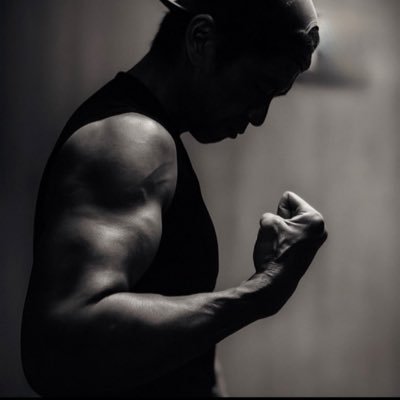 twi_coktmktw's profile picture. 93kgからのダイエット。現在5年目41歳80kg。体脂肪率20% 途中からダイエットより筋トレ筋肥大ボディメイクにハマり絶賛奮起中‼️ NO MUSIC, NO LIFE. 筋トレ中は必ず音楽が流れます🎶Hi-standardが大好き。Chrome Hearts好き。シルバーアクセサリー好き。基本宅トレ民