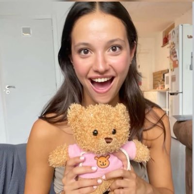 outofclaudia's profile picture. claudia sacada de contexto es mi claudia favorita ✮