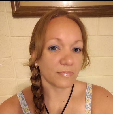Carolmcd32's profile picture. Raised on a Ranch in Central Valley Cali. Love art, good music, reading, my family and cooking when I have time.