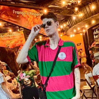Neste perfil você encontra: escolas de samba, opiniões que ninguém se importa e surtos repentinos. Conheça a minha marca: @a_fevereiros