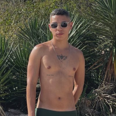 já disse e repito: ñ me levem a sério, sou falsa, manipuladora, mentirosa e filha da put*. escrevo o que vem na cabeça, só futilidades.