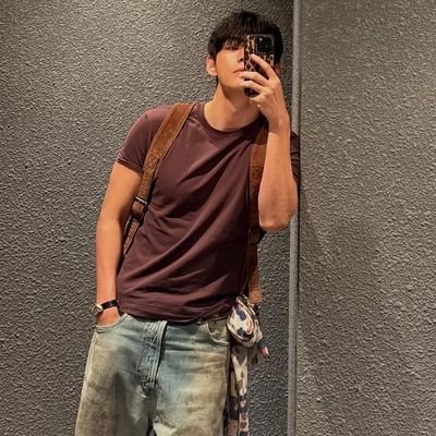 taetae_waist's profile picture. leave me alone
