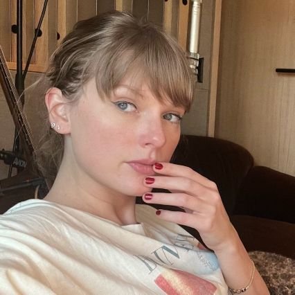 showgirlbr's profile picture. 