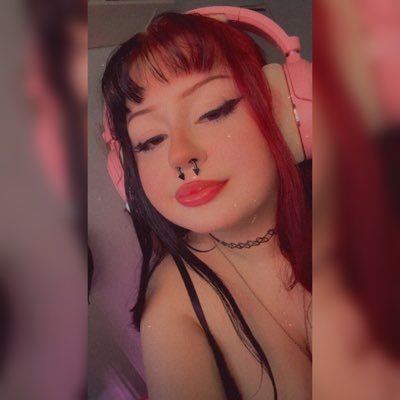 gothbrattyygf's profile picture. 