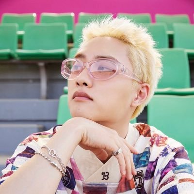 yanweivy's profile picture. oie primas é a @wanxwei fazendo o evento anual de mudança bjs meus amorecos