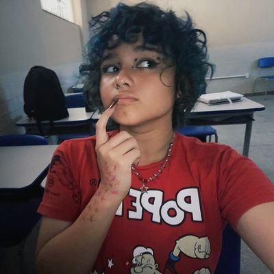 poemariovazio_'s profile picture. ⛧ - vivo num clipe sem nexo, um Pierrot retrocesso, meio bossa nova & rock 'n' roll.