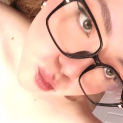 cherry_bummerr's profile picture. 🍒☁️🦢