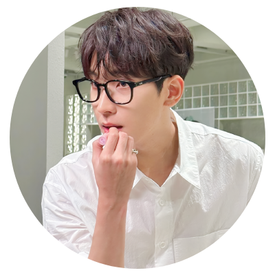 everywom_woo's profile picture. https://t.co/RSvFh5bcxw Seventeen’s subtle storm, rapping in shadows and soft lights.