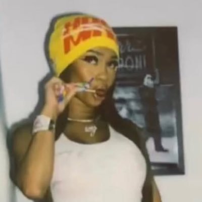 vrscelibra's profile picture. certified hater 🦋