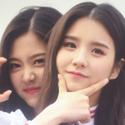 MOOTSSS?? stan loona ig: imgxingcrazyriight