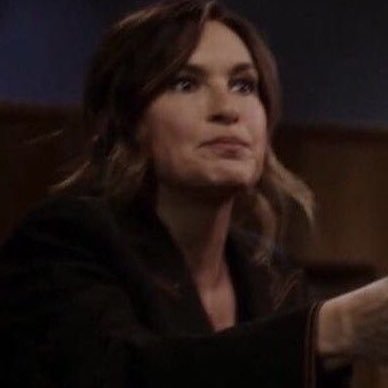 melodydarhk's profile picture. “life’s a bitch now so am i”