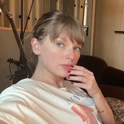 blossomtoautumn's profile picture. Taylor helped me for being stuck in Speak Now Era! Now The life of the showgirl  is coming at my special day ❤️‍🔥
💚 one of igotseven