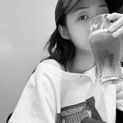 jifffl's profile picture. 🍀약대생/+81/🍓🌕 @lily199iu /일본인