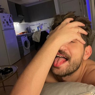 pomagranatesleo's profile picture. Your royal highness / your majesty 👑 NON-BINARY 🏳️‍⚧️🏳️‍🌈🏳️ Hayat gurmesi 💯