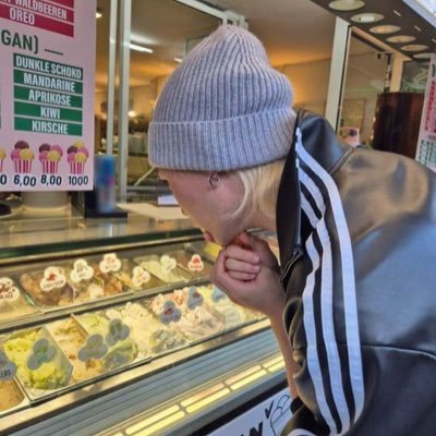 lix_writes's profile picture. tiktok acc: writtenby_lix • author ✍️