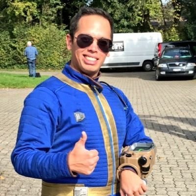 Osi2991's profile picture. 34 / Swiss Pinoy / Cosplayer / Gamer / Firefighter  / Former military Combat Engineer / Attaché officer/