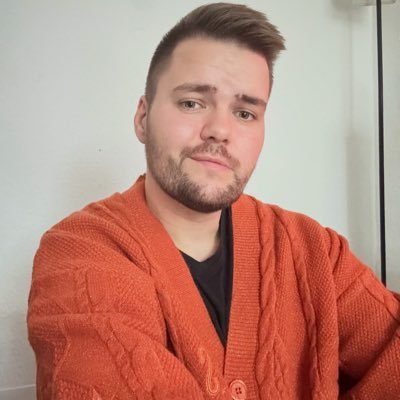 chr_istian30's profile picture. 31 | 🏳️🌈 | Music Junkie | mental health matters |
