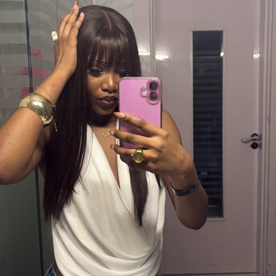 dubasfive's profile picture. wicked sexyyy👩‍❤️‍💋‍👩