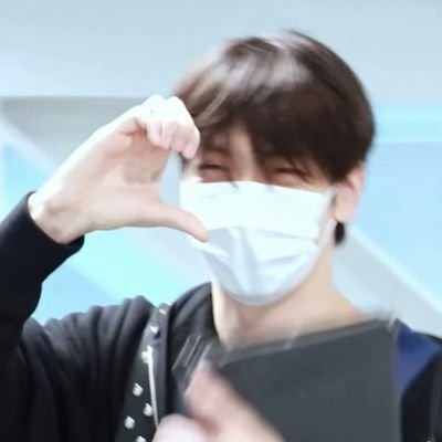 BzoKp3DLqi63052's profile picture. 