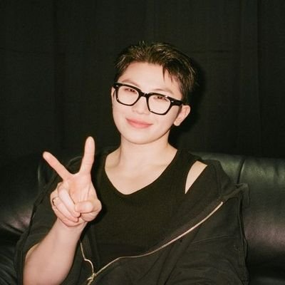 ujidiex's profile picture. “ live like a flowing water, but live earnestly ” - yjh ✨