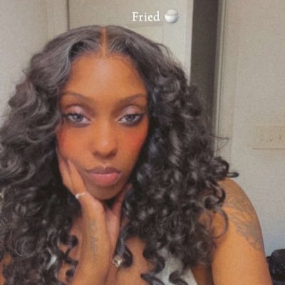 Kchelle__'s profile picture. funny shit lives here . laugh 🥀