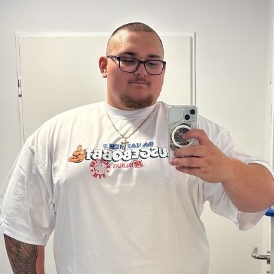 e__acker's profile picture. Helping us grow with good vibes, smart habits, & soft coffee addictions ☕ | Personal dev, wellness, tech hacks & remote life 🌍 |