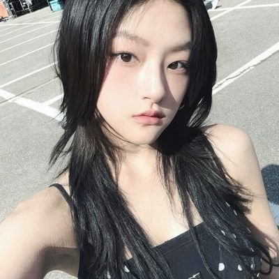 Haneul, blooming in golden hours, where giggles flutter like butterflies and every step feels like a skip through spring🧚🏻‍♀️🫧