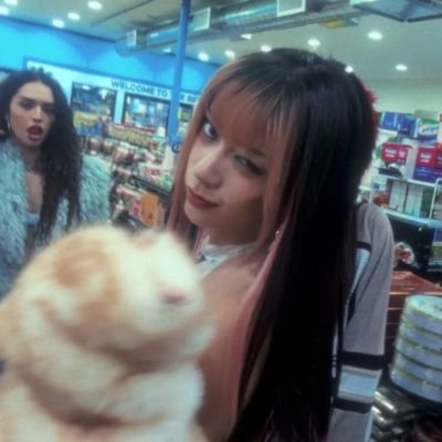 amoremeivini's profile picture. hi chat