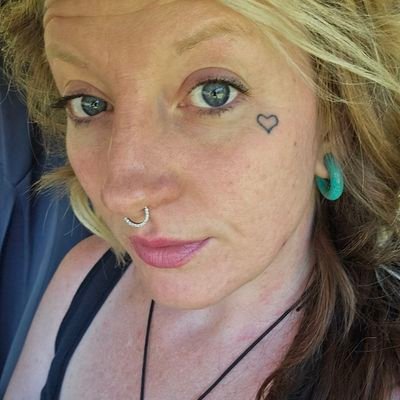 witchymum101's profile picture. Love, light, and good energy ♡